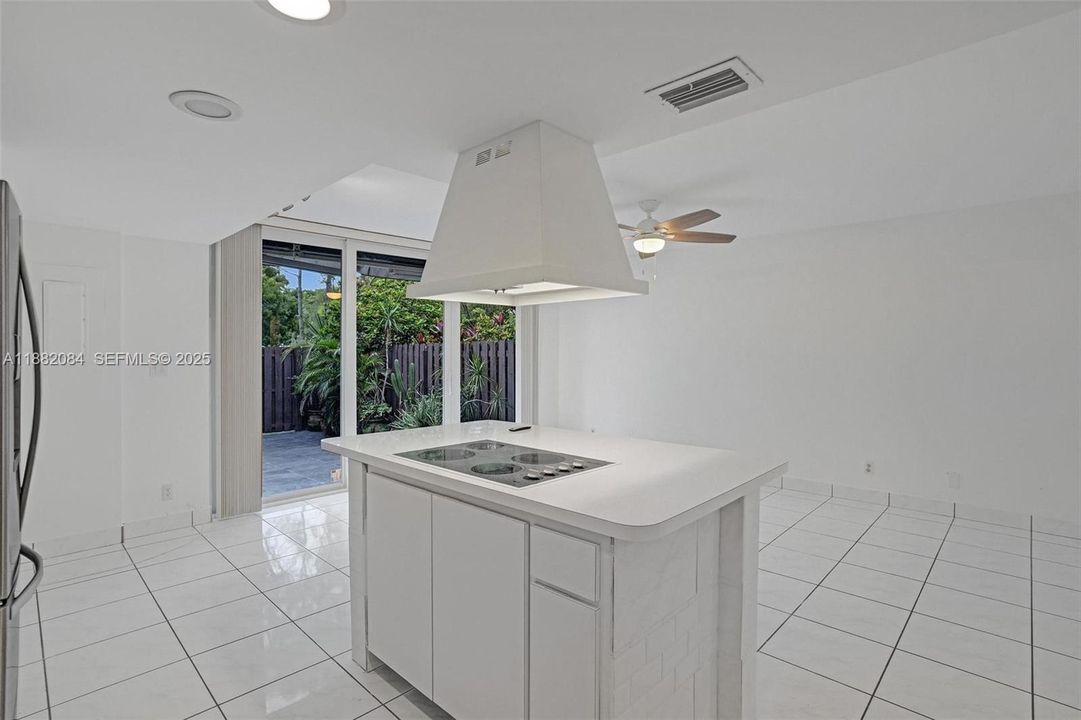 На продажу: $450,000 (2 спален, 2 ванн, 1696 Квадратных фут)