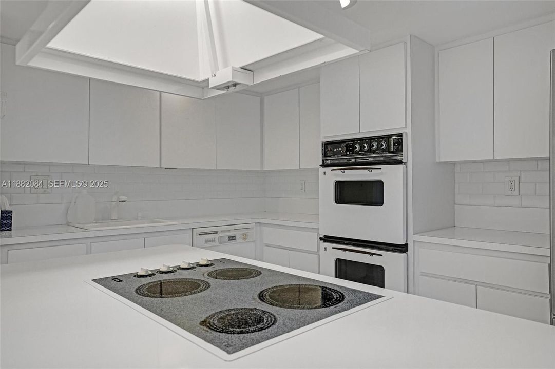 На продажу: $450,000 (2 спален, 2 ванн, 1696 Квадратных фут)