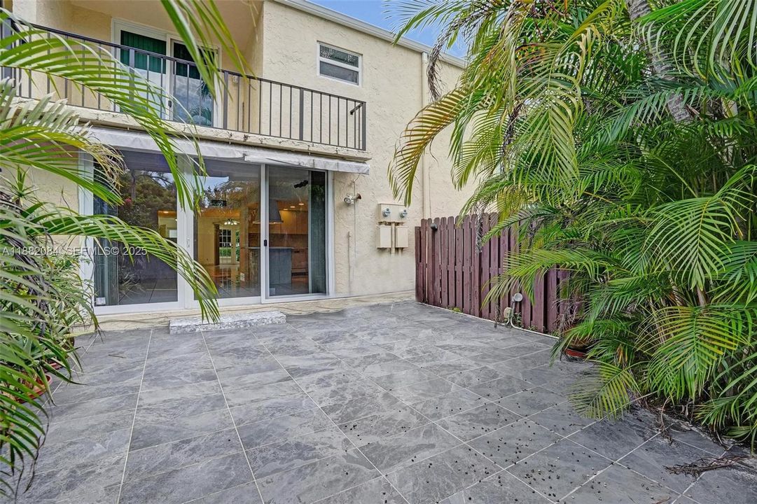 На продажу: $450,000 (2 спален, 2 ванн, 1696 Квадратных фут)