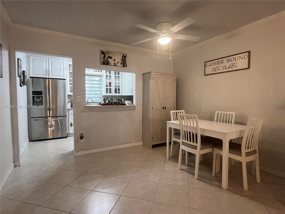 Active With Contract: $219,900 (2 beds, 2 baths, 870 Square Feet)