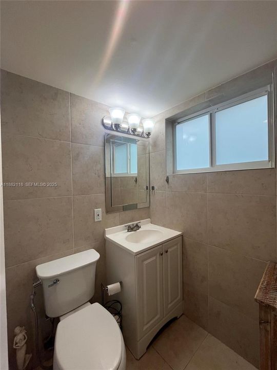 Active With Contract: $219,900 (2 beds, 2 baths, 870 Square Feet)