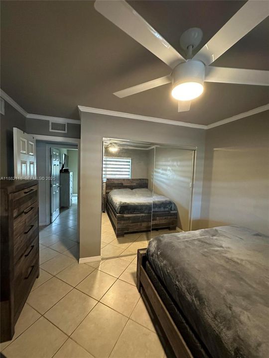 Active With Contract: $219,900 (2 beds, 2 baths, 870 Square Feet)