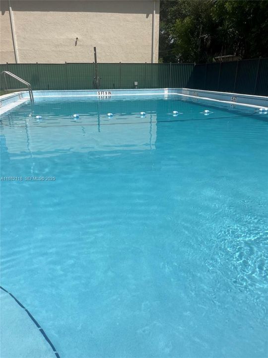 Active With Contract: $219,900 (2 beds, 2 baths, 870 Square Feet)