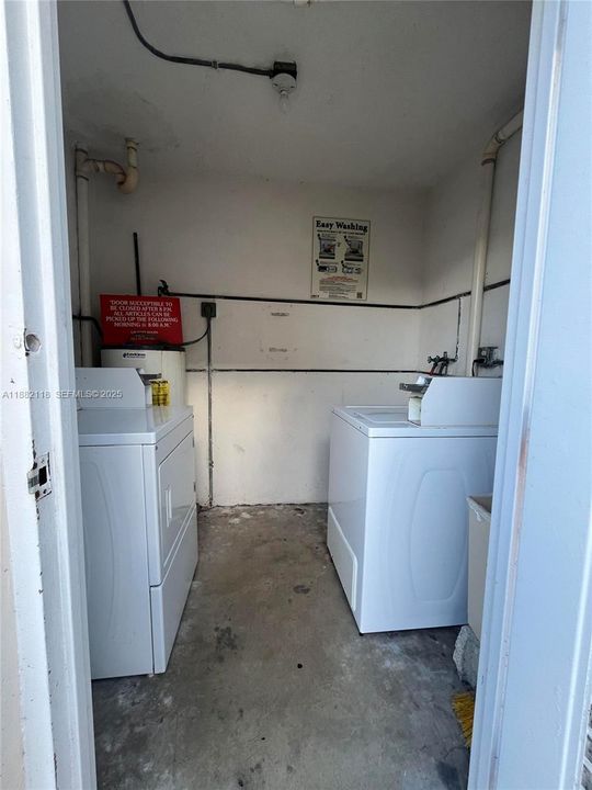 Active With Contract: $219,900 (2 beds, 2 baths, 870 Square Feet)