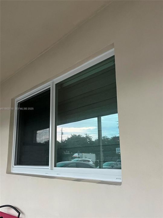 Active With Contract: $219,900 (2 beds, 2 baths, 870 Square Feet)