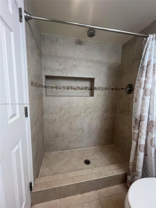 Active With Contract: $219,900 (2 beds, 2 baths, 870 Square Feet)