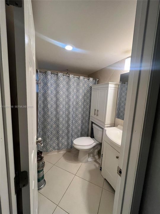 Active With Contract: $219,900 (2 beds, 2 baths, 870 Square Feet)