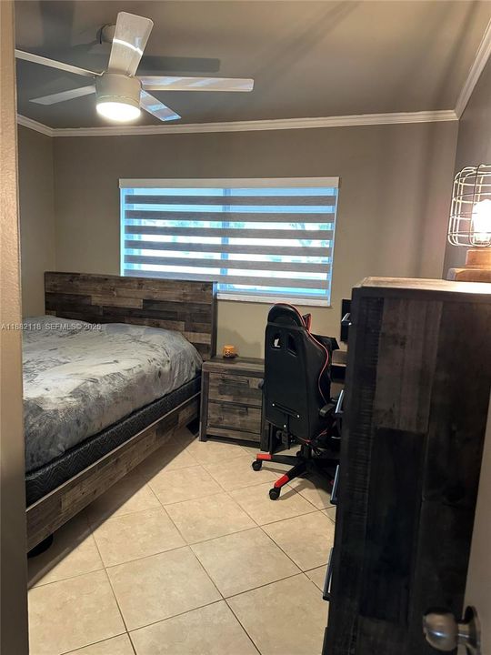 Active With Contract: $219,900 (2 beds, 2 baths, 870 Square Feet)