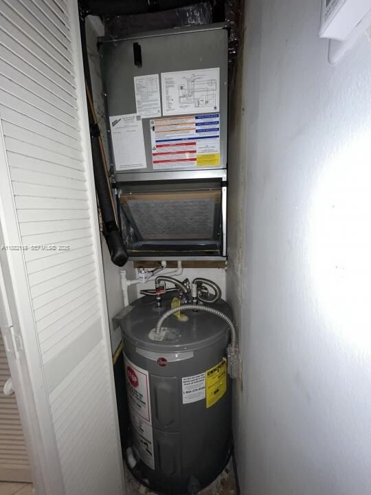 Active With Contract: $219,900 (2 beds, 2 baths, 870 Square Feet)