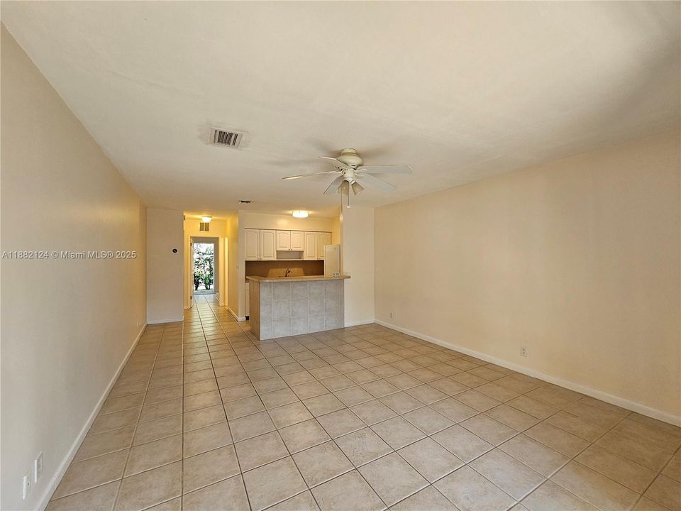 Active With Contract: $1,750 (1 beds, 1 baths, 645 Square Feet)