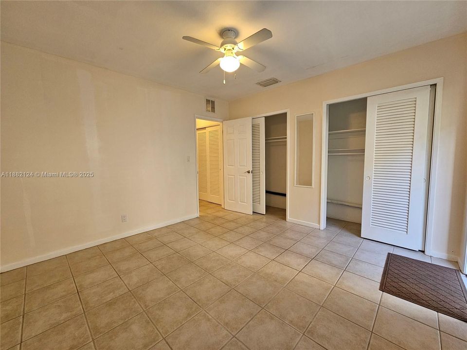 Active With Contract: $1,750 (1 beds, 1 baths, 645 Square Feet)
