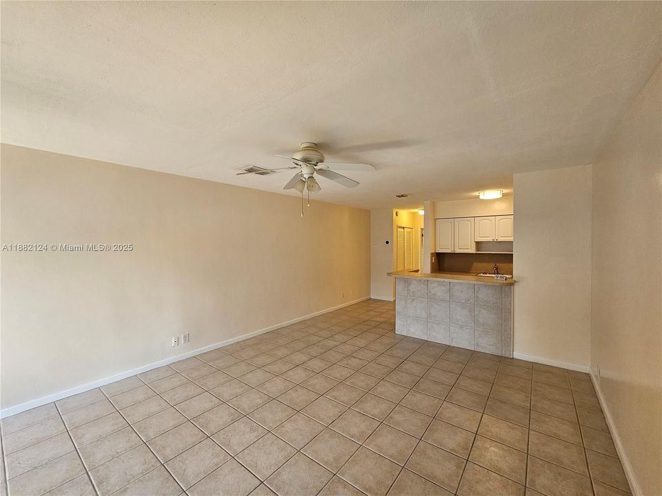 Active With Contract: $1,750 (1 beds, 1 baths, 645 Square Feet)