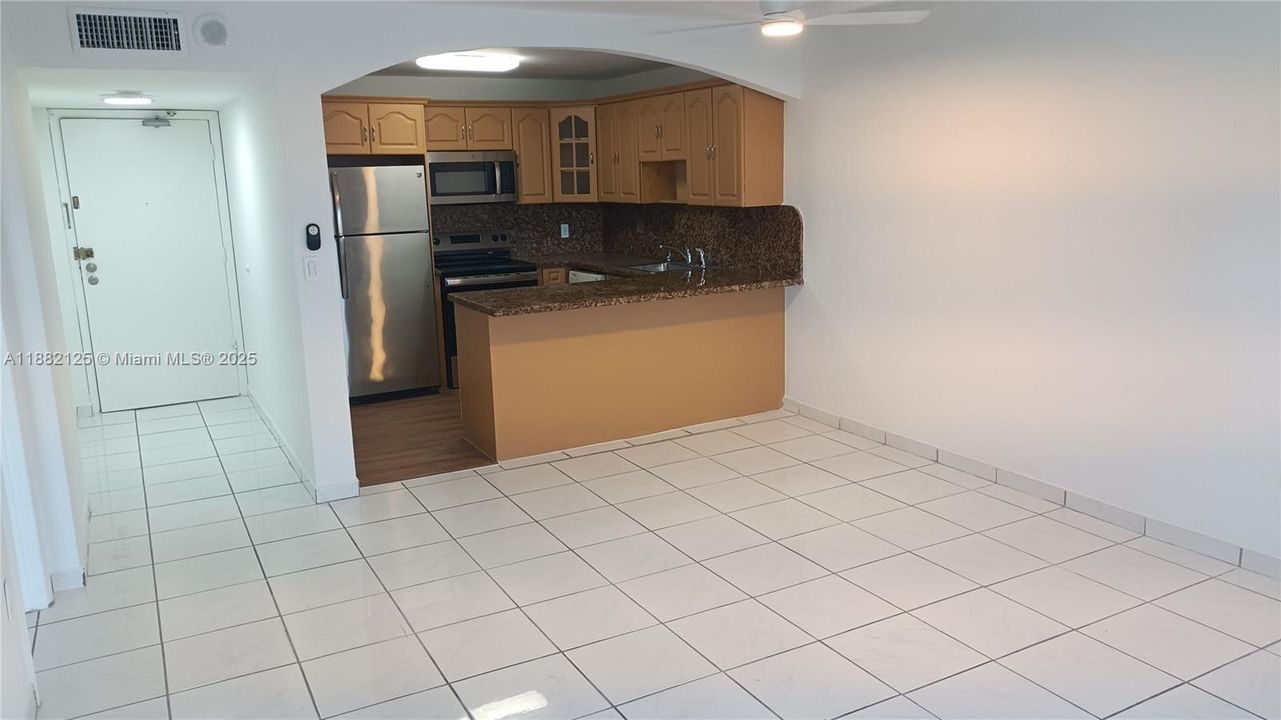 Под контрактом: $290,000 (1 спален, 1 ванн, 655 Квадратных фут)