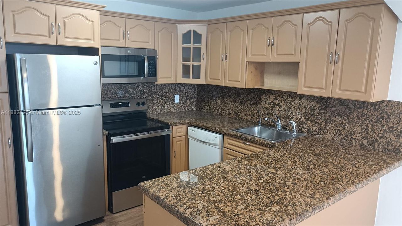 Под контрактом: $290,000 (1 спален, 1 ванн, 655 Квадратных фут)