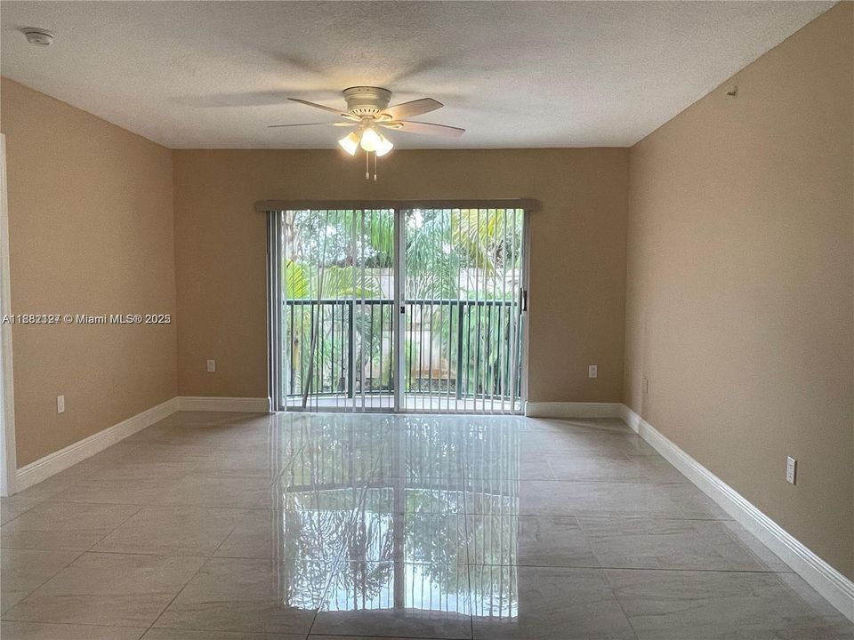Active With Contract: $2,800 (2 beds, 2 baths, 1054 Square Feet)