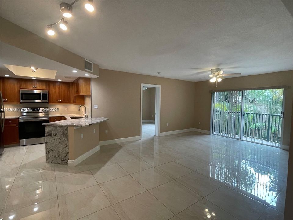 Active With Contract: $2,800 (2 beds, 2 baths, 1054 Square Feet)