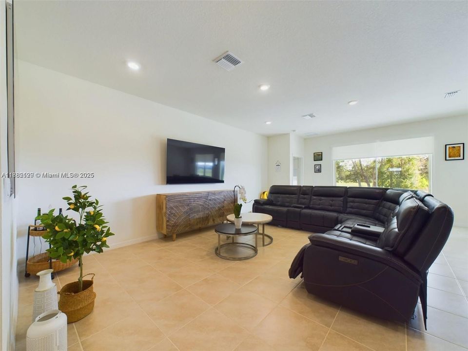 For Rent: $3,000 (4 beds, 2 baths, 0 Square Feet)