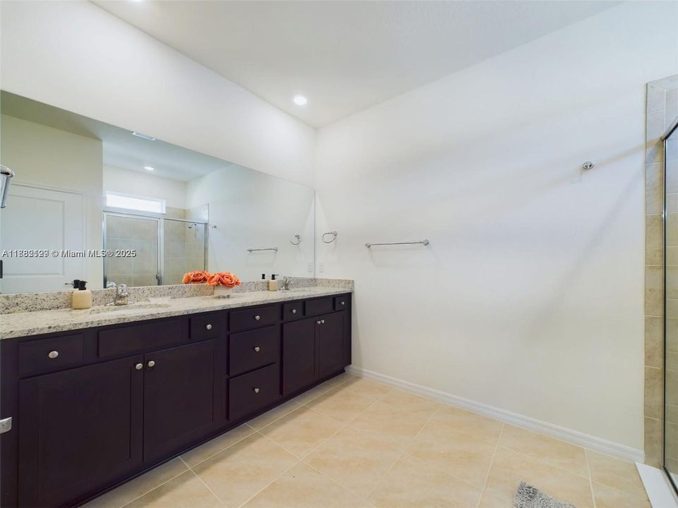 For Rent: $3,000 (4 beds, 2 baths, 0 Square Feet)