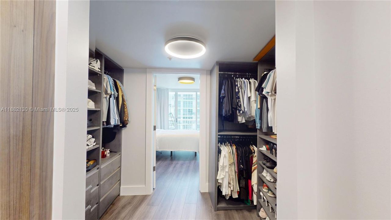 For Sale: $410,000 (1 beds, 1 baths, 791 Square Feet)