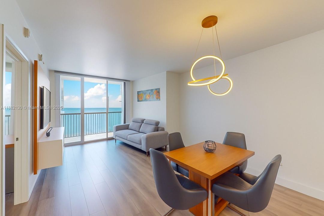 For Sale: $410,000 (1 beds, 1 baths, 791 Square Feet)