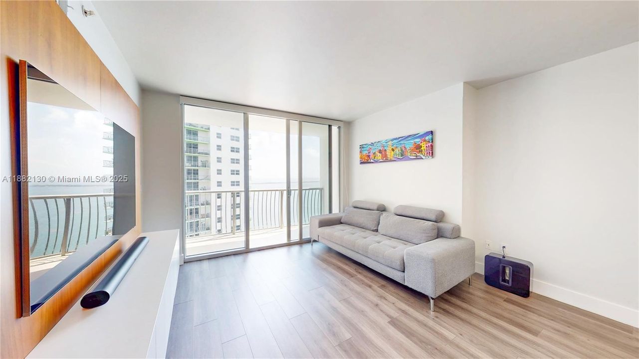 For Sale: $410,000 (1 beds, 1 baths, 791 Square Feet)
