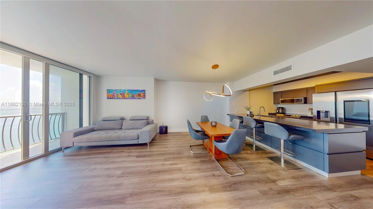 For Sale: $410,000 (1 beds, 1 baths, 791 Square Feet)