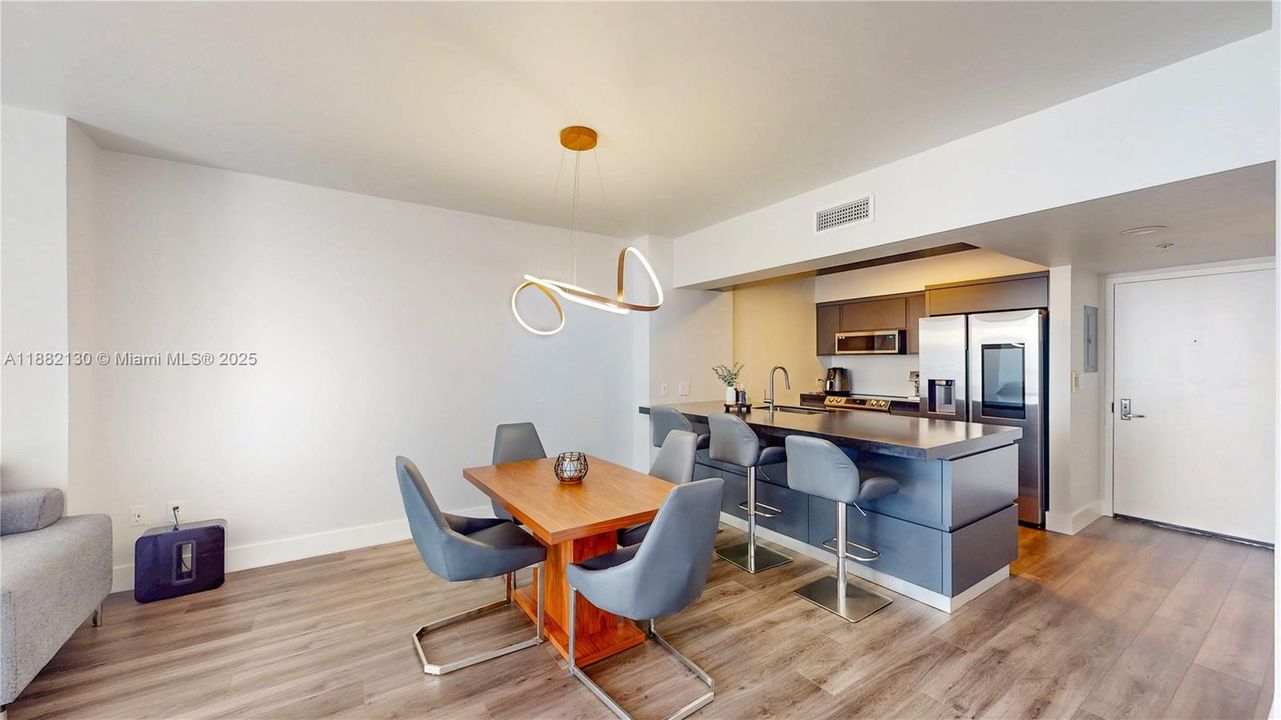 For Sale: $410,000 (1 beds, 1 baths, 791 Square Feet)