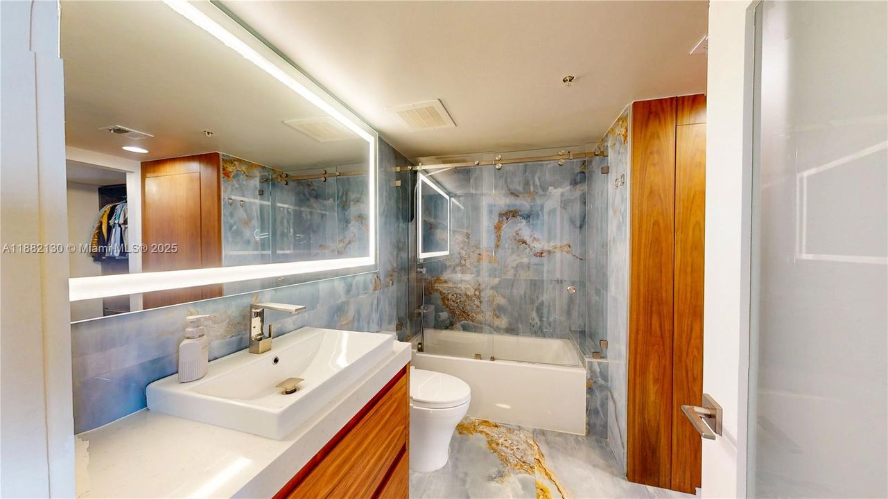 For Sale: $410,000 (1 beds, 1 baths, 791 Square Feet)