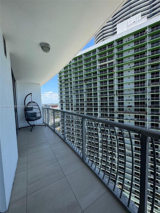 For Sale: $410,000 (1 beds, 1 baths, 791 Square Feet)