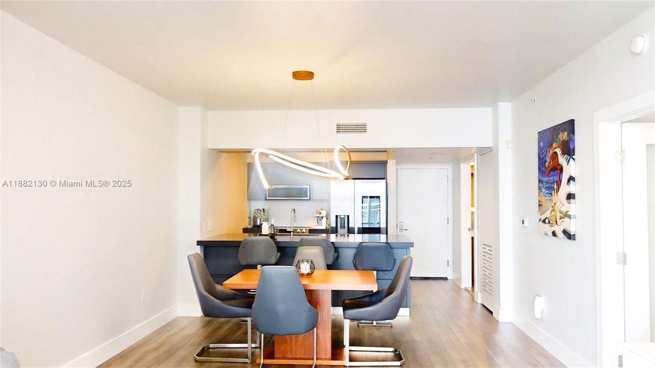 For Sale: $410,000 (1 beds, 1 baths, 791 Square Feet)