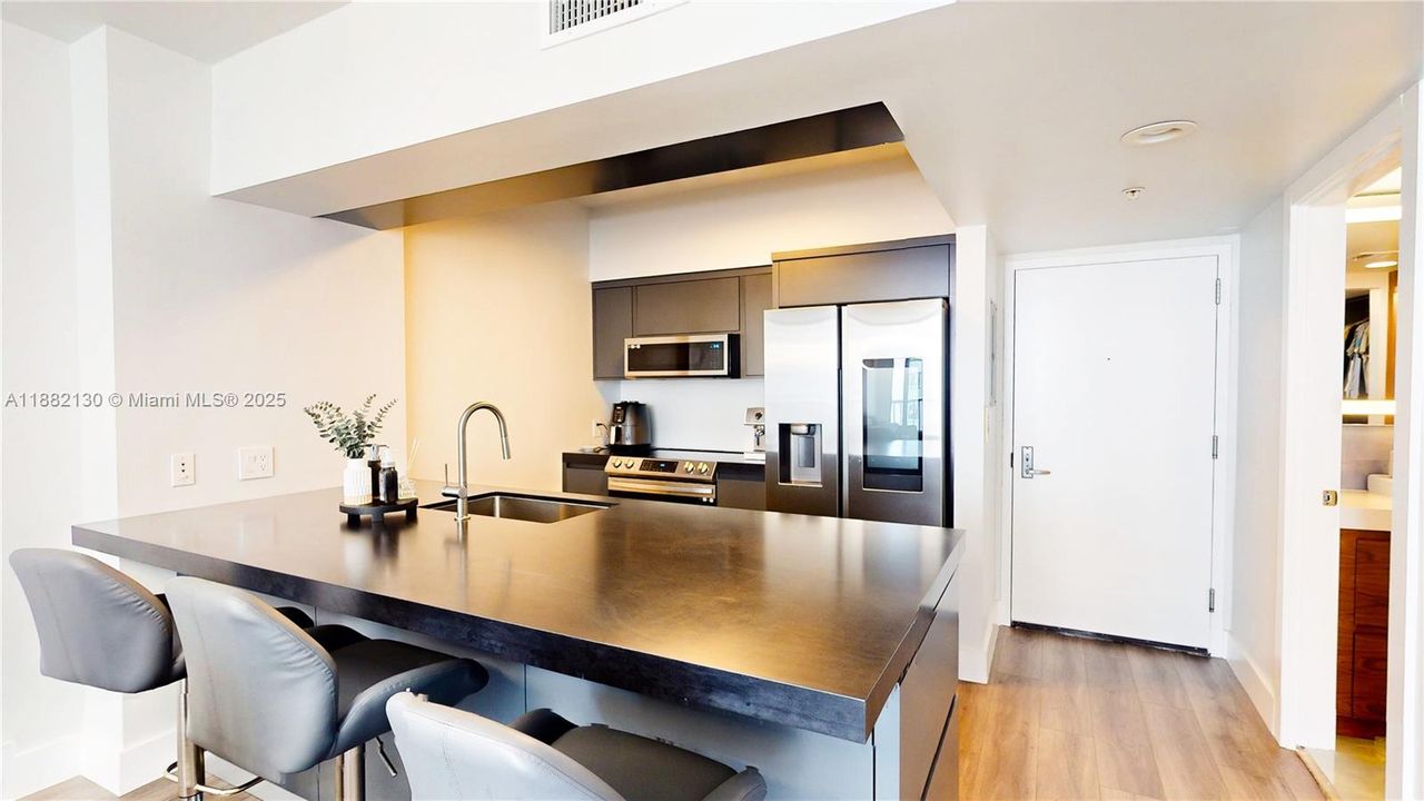 For Sale: $410,000 (1 beds, 1 baths, 791 Square Feet)