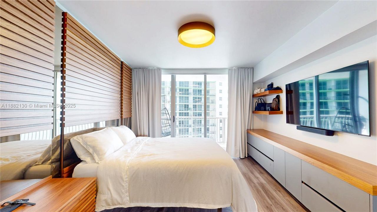 For Sale: $410,000 (1 beds, 1 baths, 791 Square Feet)