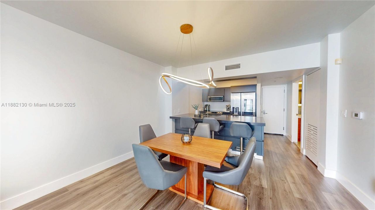 For Sale: $410,000 (1 beds, 1 baths, 791 Square Feet)