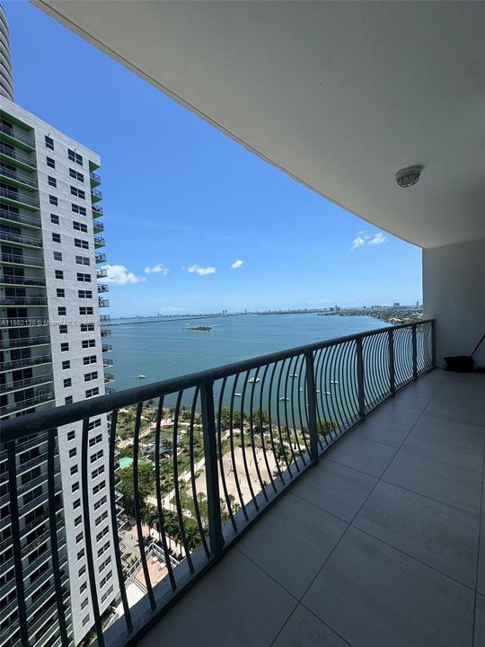 For Sale: $410,000 (1 beds, 1 baths, 791 Square Feet)