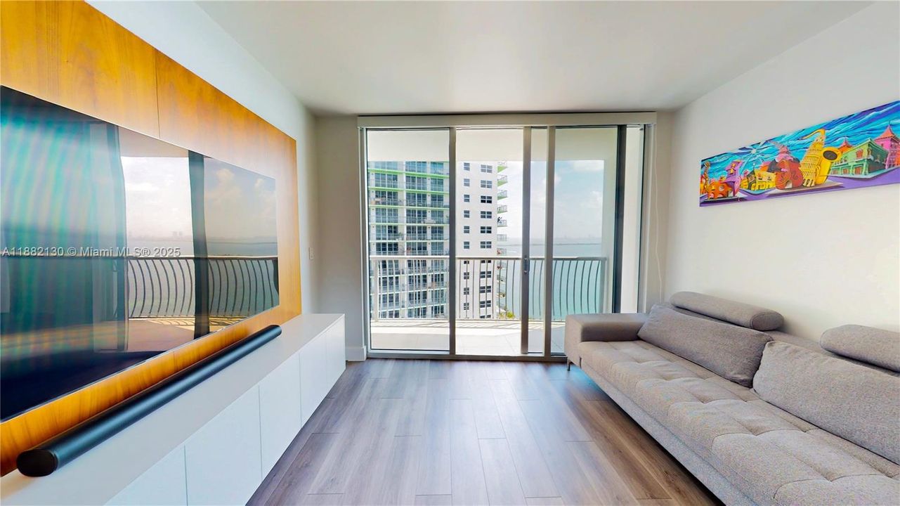 For Sale: $410,000 (1 beds, 1 baths, 791 Square Feet)