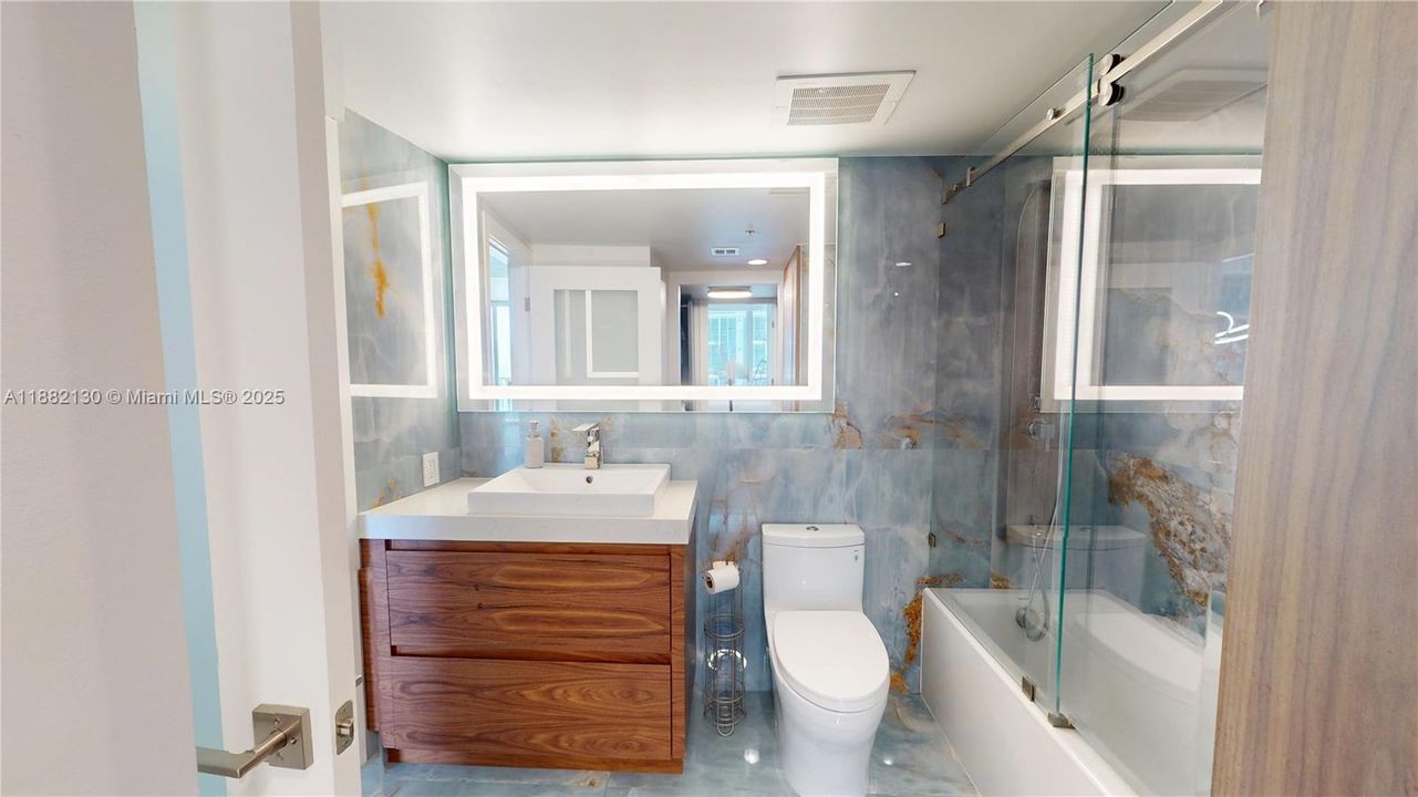 For Sale: $410,000 (1 beds, 1 baths, 791 Square Feet)