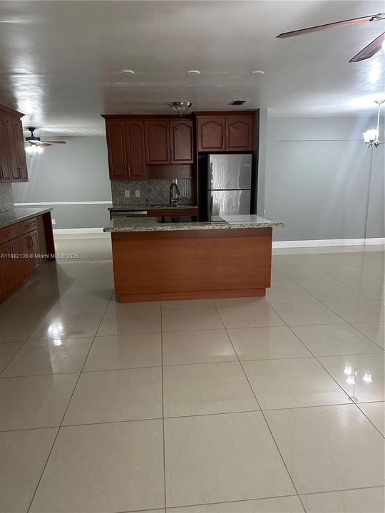 Active With Contract: $2,900 (3 beds, 2 baths, 1654 Square Feet)