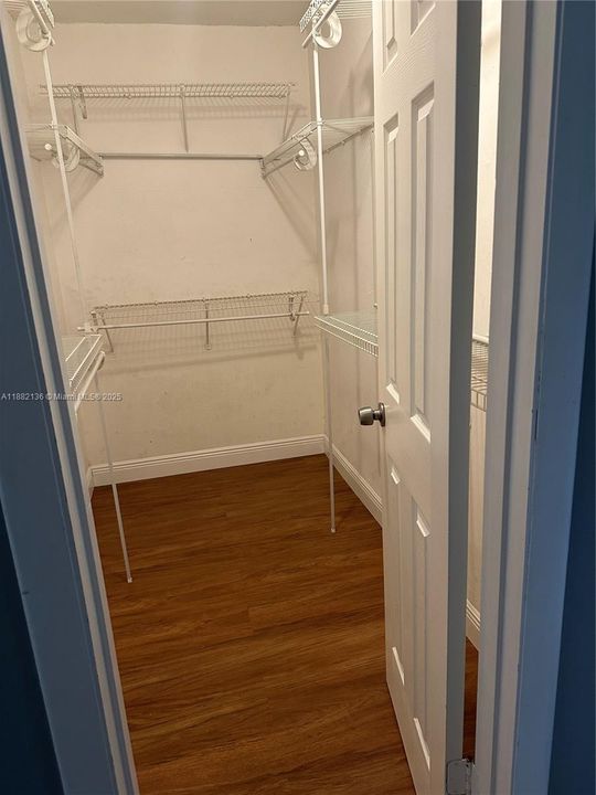 Active With Contract: $2,900 (3 beds, 2 baths, 1654 Square Feet)