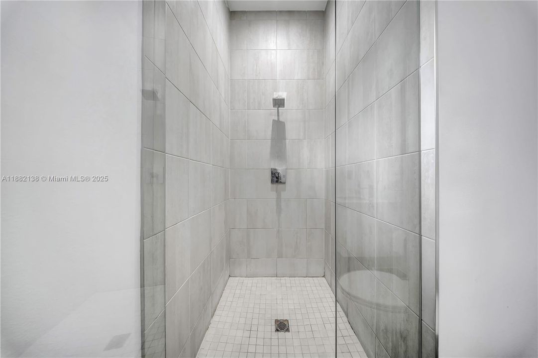 合同活跃: $1,200,000 (3 贝兹, 3 浴室, 2257 平方英尺)