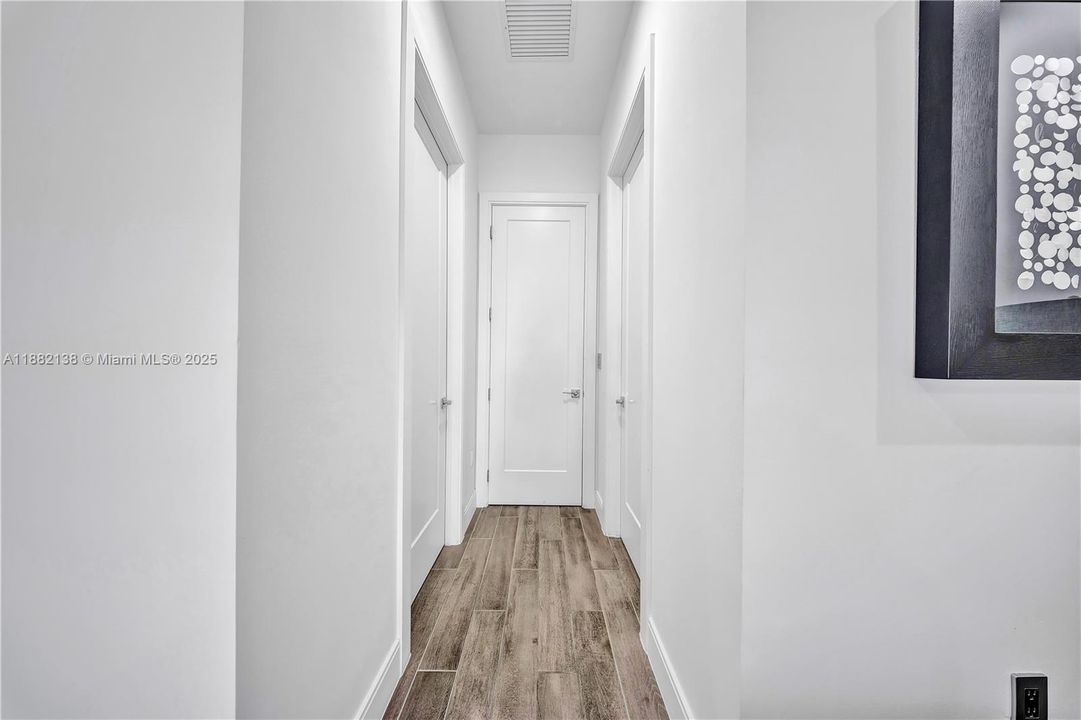 合同活跃: $1,200,000 (3 贝兹, 3 浴室, 2257 平方英尺)