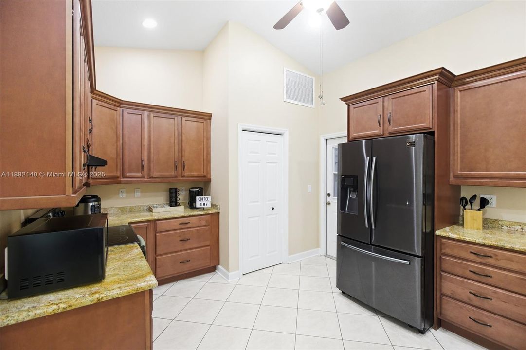 En Venta: $425,000 (3 camas, 2 baños, 0 Pies cuadrados)