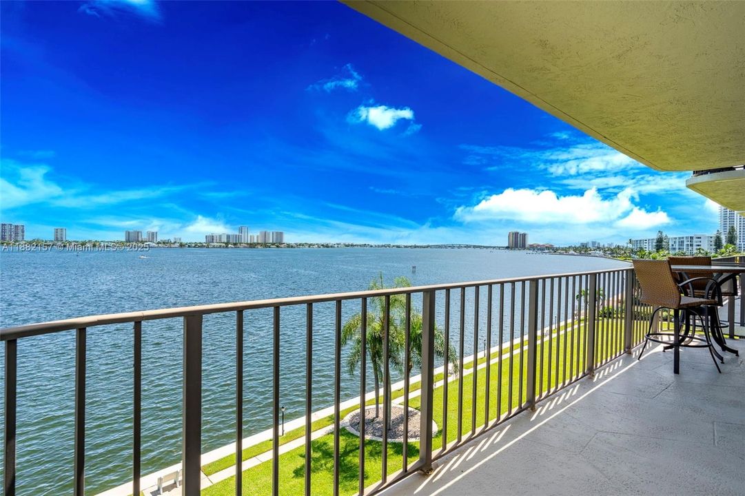 На продажу: $399,900 (2 спален, 2 ванн, 1440 Квадратных фут)