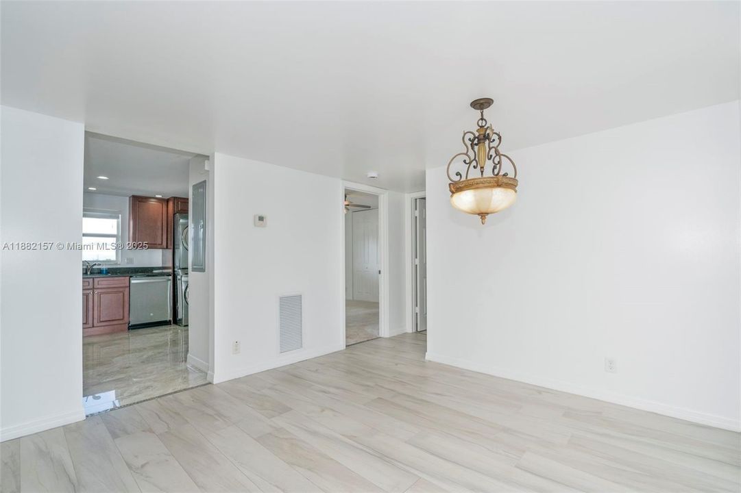 На продажу: $399,900 (2 спален, 2 ванн, 1440 Квадратных фут)