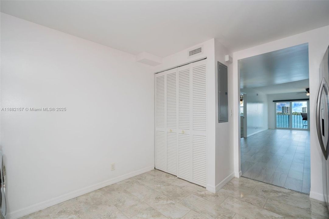 На продажу: $399,900 (2 спален, 2 ванн, 1440 Квадратных фут)