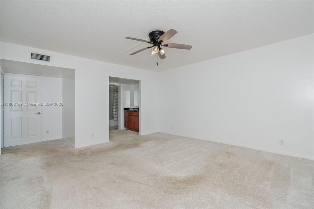 На продажу: $399,900 (2 спален, 2 ванн, 1440 Квадратных фут)