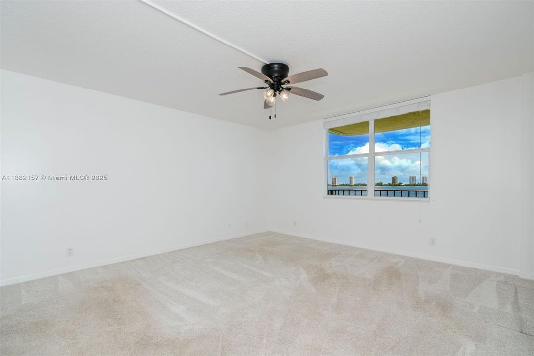 На продажу: $399,900 (2 спален, 2 ванн, 1440 Квадратных фут)