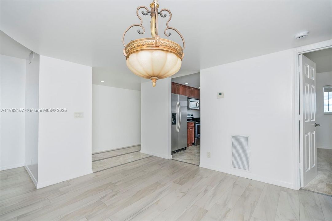 На продажу: $399,900 (2 спален, 2 ванн, 1440 Квадратных фут)