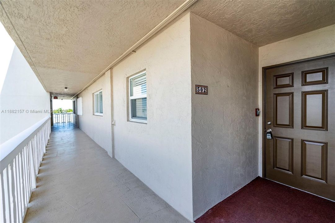 На продажу: $399,900 (2 спален, 2 ванн, 1440 Квадратных фут)