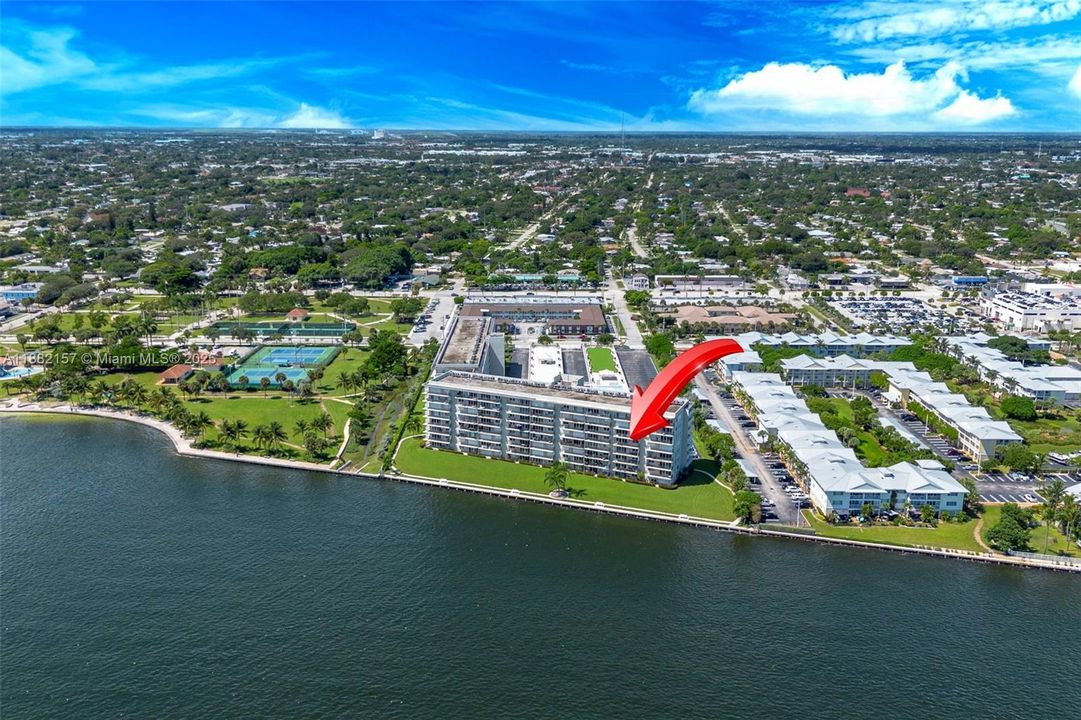 На продажу: $399,900 (2 спален, 2 ванн, 1440 Квадратных фут)