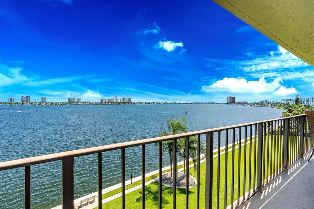 На продажу: $399,900 (2 спален, 2 ванн, 1440 Квадратных фут)